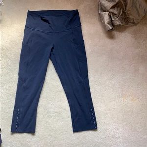 Lululemon fast and free crop navy blue size 6